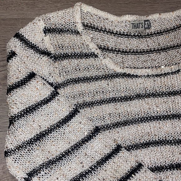 Beautiful sweater - Picture 3 of 3